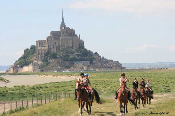 Safaris-Unlimited-horseback-Masai-Mara